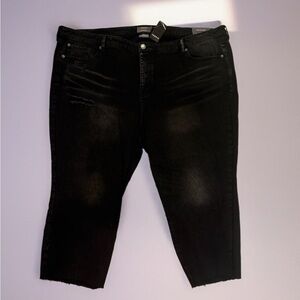 NWT Torrid Black Cropped Jeans